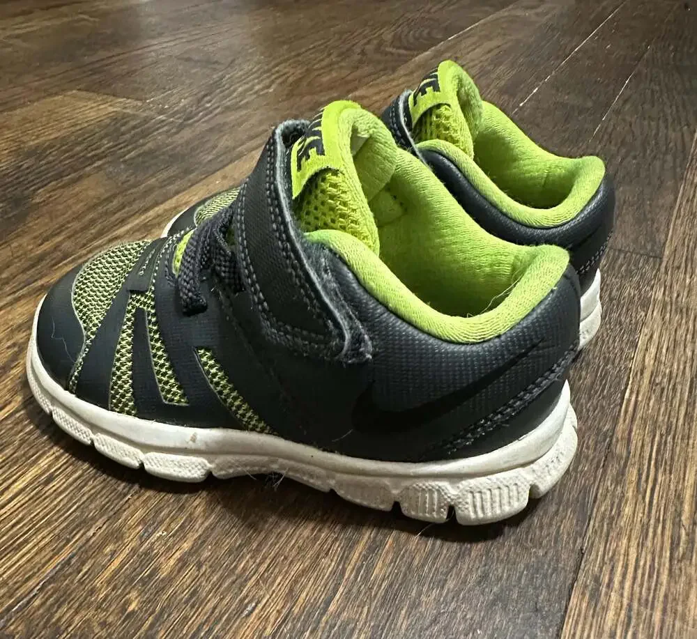 Nike toddler sneakers